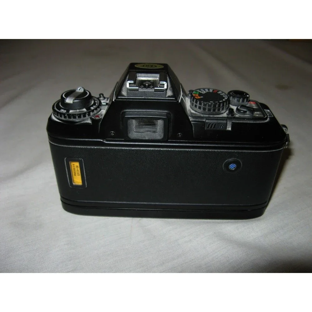 Nikon N2000 35mm Film SLR Camera Black No Lens Powers  SEE DESCRIPTION
